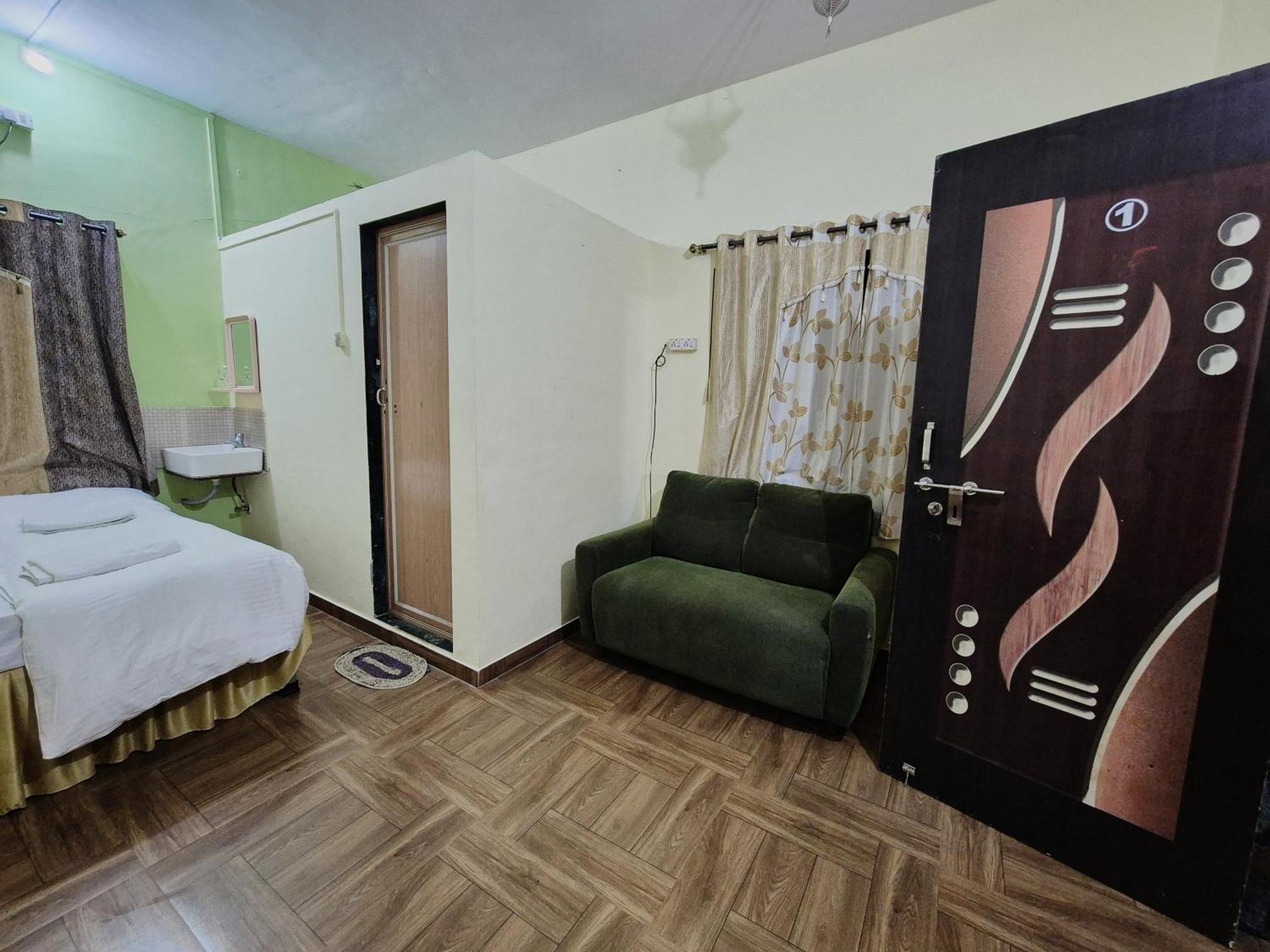 Humming Bird Beach Resorts Алибаг Екстериор снимка