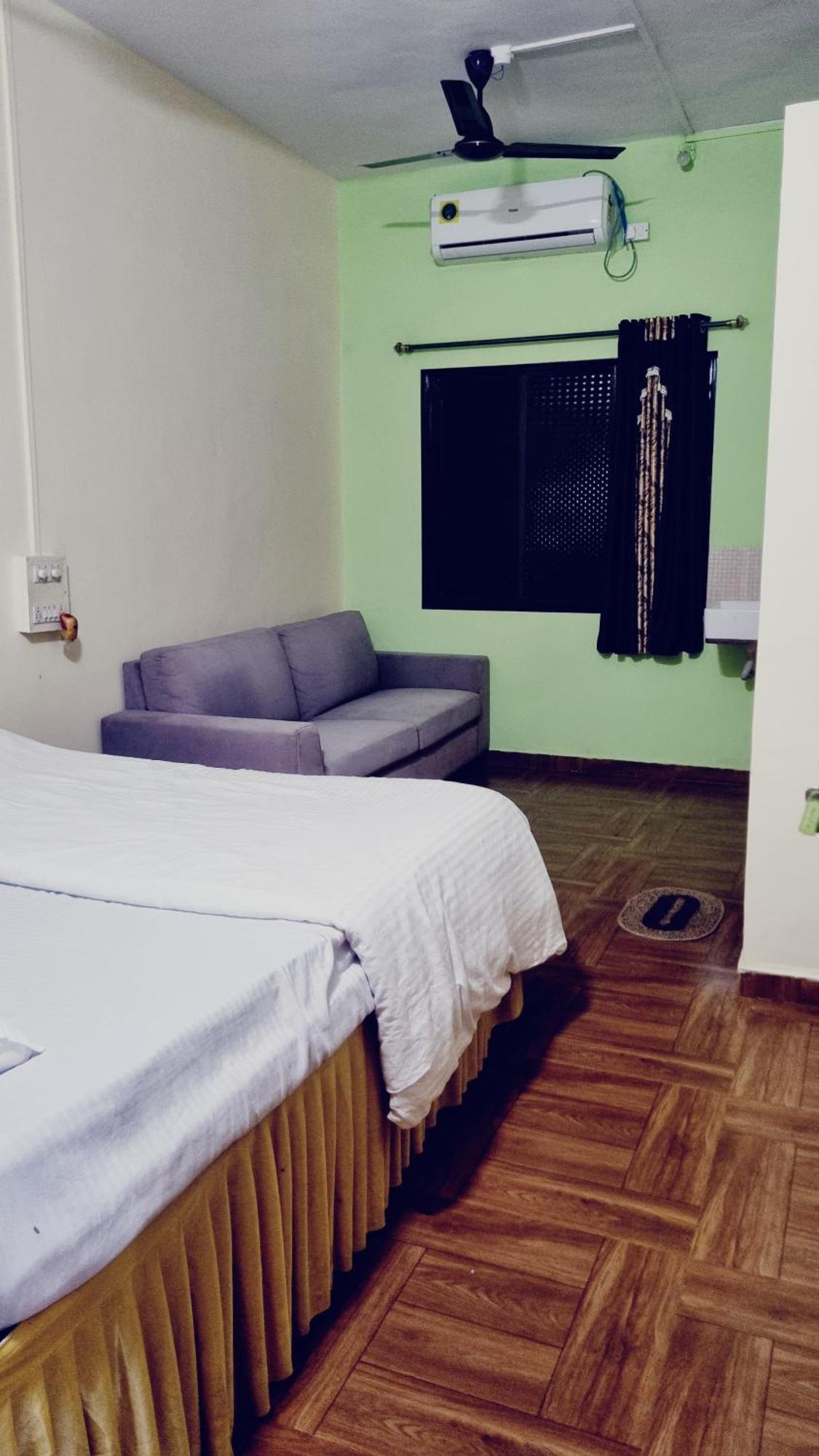 Humming Bird Beach Resorts Алибаг Екстериор снимка